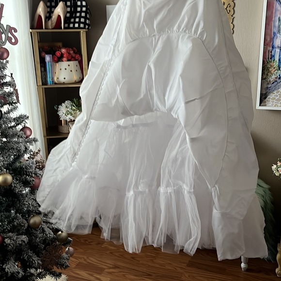 David's Bridal 2 tier dress slip size 6 - Picture 7 of 9